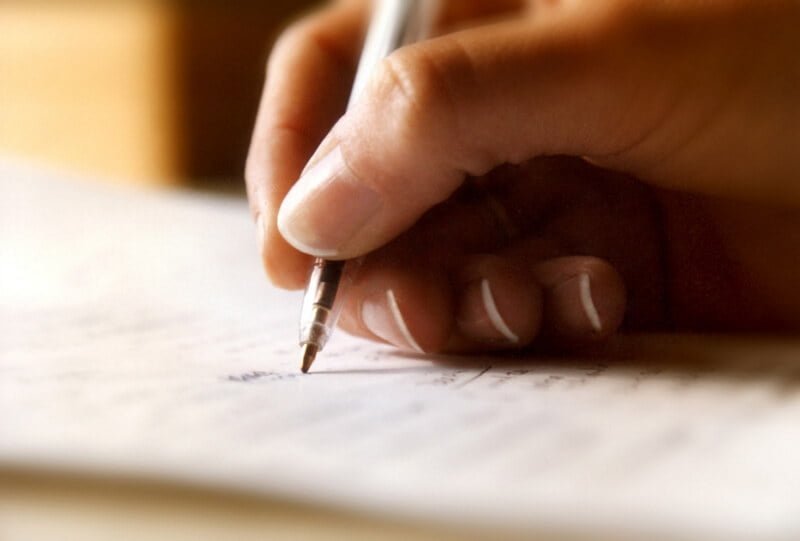 Escribir a mano ofrece beneficios