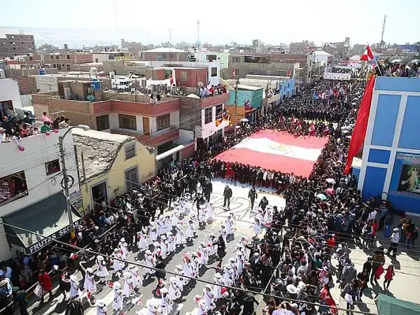 Procesión de la Bandera en Tacna, desde la plaza de la mujer tacneña hasta el paseo cívico